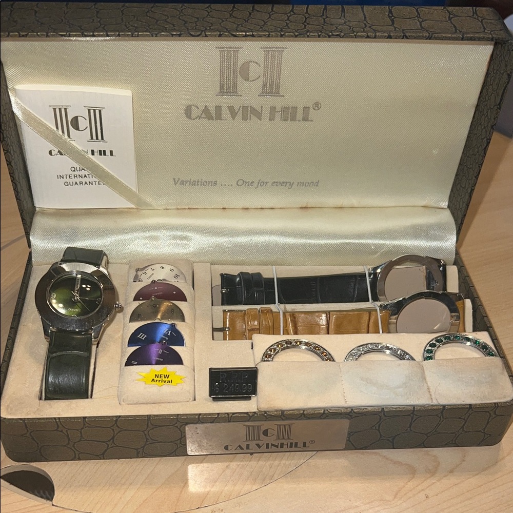 Vintage Women's Watch Set - Black and Silver